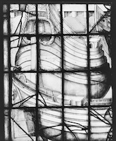 Fluitschip op kerkraam. Op het gebrandschilderde raam in de Grote of St. Nicolaaskerk van Edam is een fluitschip met een peervormig achterschip afgebeeld, met het jaartal 1625. De huidplanken sluiten min of meer horizontaal aan op de achterstevenbalk. Het raam werd betaald door het gilde der scheepmakers.