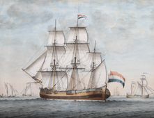 Scheepsportret van de driemastgaljoot <em>D’Riegaase Post</em>. De naam van de bij de wind zeilende galjoot verwijst naar de vaart op de Oostzee. Op de achtergrond een jacht, een hektjalk, een kofschip en een geankerde driemaster.