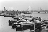 Schippersblokkade op de Nieuwe Maas in Rotterdam, 1981. Tussen 1975 en 1993 voerden particuliere schippers herhaaldelijk acties om de bestaande wijze van bevrachting volgens de evenredige vrachtverdeling te handhaven. Daarbij blokkeerden ze met hun schepen de vaarwegen en probeerden ze iedere vorm van binnenvaart-vrachtvervoer onmogelijk te maken. De grootste actie vond plaats in 1975.