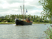 <em>Stanfries X</em>. De <em>Stanfries X</em> was een zusterschip van de <em>Stanfries IV</em>, met ongeveer dezelfde afmetingen. Uit de foto van 10 september 2009 blijkt duidelijk hoe klein dergelijke beurtstoomboten destijds naar onze huidige maatstaven waren.